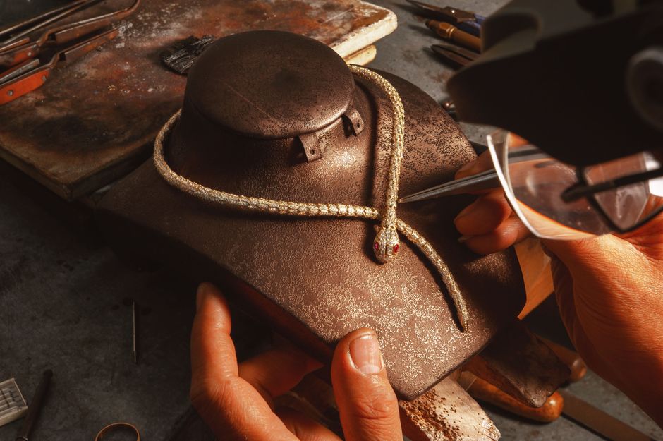 Minimum Order Quantities in Jewelry Manufacturing Explained: What Designers and Brands Need to Know