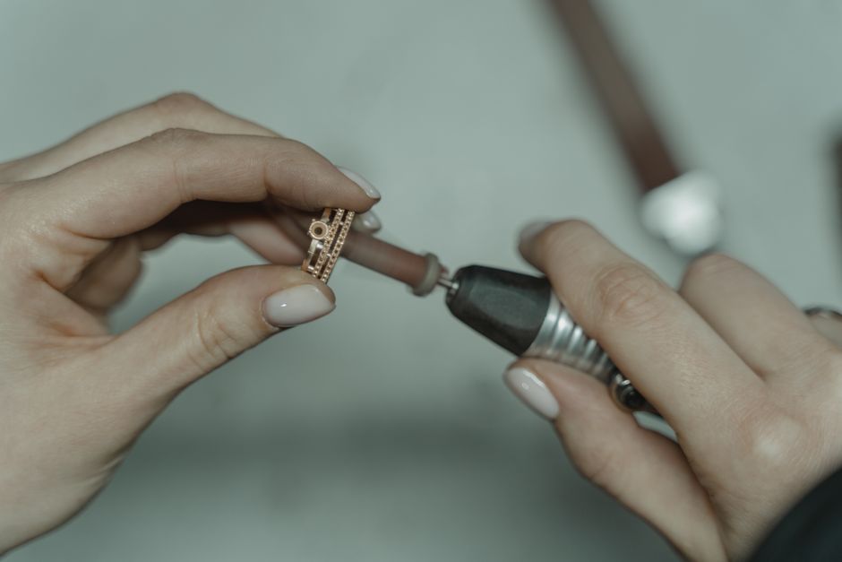How to Choose the Right Jewelry Manufacturer for Your Brand (Without Getting Burned)