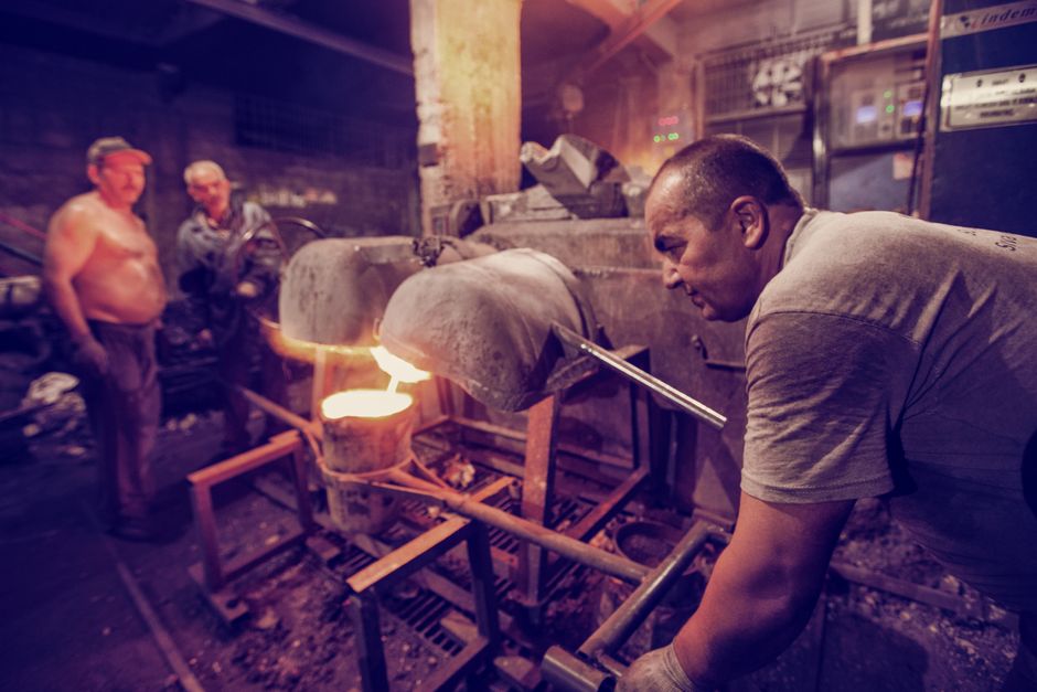 Minimum Order Quantities in Jewelry Manufacturing Explained: What Designers and Brands Need to Know